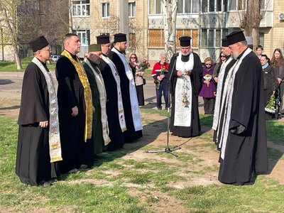 Роковини удару РФ по дитмайданчику у Кривому Розі: фоторепортаж Роковини удару РФ по дитмайданчику у Кривому Розі: фоторепортаж