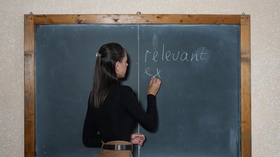 «Багато хто не вірить, що я викладачка». Як 23-річна випускниця Чернівецького університету навчає студентів-ровесників «Багато хто не вірить, що я викладачка». Як 23-річна випускниця Чернівецького університету навчає студентів-ровесників
