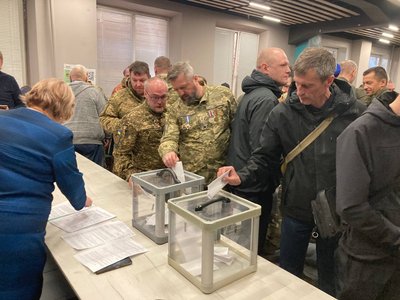 Ветерани голосують за представника області до складу Ради ветеранів Ветерани голосують за представника області до складу Ради ветеранів