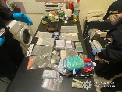 Надсилав наркотики і психотропи службою таксі: 21-річний киянин постане перед судом Надсилав наркотики і психотропи службою таксі: 21-річний киянин постане перед судом
