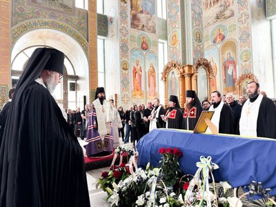 У Мукачеві попрощалися з полеглим захисником Володимиром Сурняком У Мукачеві попрощалися з полеглим захисником Володимиром Сурняком