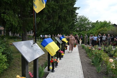 У селі на Черкащині відкрили меморіальні дошки на честь трьох полеглих захисників У селі на Черкащині відкрили меморіальні дошки на честь трьох полеглих захисників