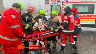 "Рятувальники деблокували водія". На Кіровоградщині внаслідок аварії травмувались троє людей "Рятувальники деблокували водія". На Кіровоградщині внаслідок аварії травмувались троє людей