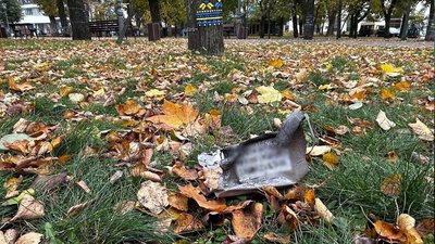 Російський безпілотник влучив у сквер у центрі Сум Російський безпілотник влучив у сквер у центрі Сум