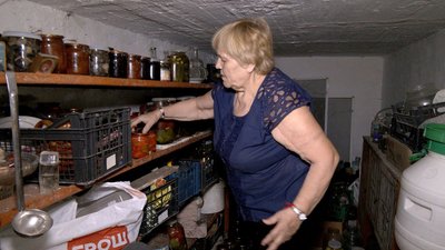 Приготували майже 800 банок: господині з Вінниччини консервують овочі для оборонців Приготували майже 800 банок: господині з Вінниччини консервують овочі для оборонців