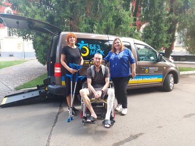Пандус, спеціальні ремені та паски безпеки: в Одесі запустили інклюзивний трансфер для військових Пандус, спеціальні ремені та паски безпеки: в Одесі запустили інклюзивний трансфер для військових