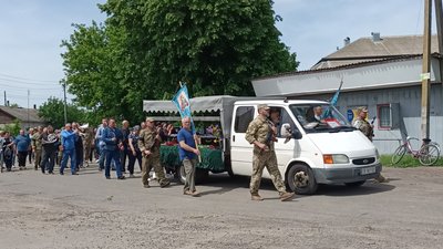 На Чернігівщині попрощалися з двома захисниками: Артемом Кожухівським та В'ячеславом Німенком На Чернігівщині попрощалися з двома захисниками: Артемом Кожухівським та В'ячеславом Німенком