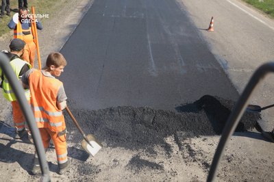 Латають ями на трасах: на автошляхах Одещини триває ремонт дорожнього покриття після зими Латають ями на трасах: на автошляхах Одещини триває ремонт дорожнього покриття після зими