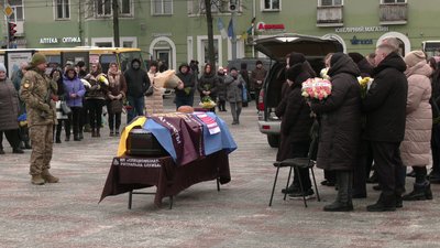 Загинув в Донецькій області: з 35-річним старшим солдатом Олегом Терещуком попрощалися у Рівному Загинув в Донецькій області: з 35-річним старшим солдатом Олегом Терещуком попрощалися у Рівному