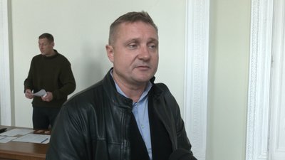 У Чернігові через будівництво провалилась частина парковки біля сусіднього будинку У Чернігові через будівництво провалилась частина парковки біля сусіднього будинку