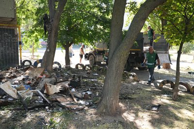 За півтора місяця дрони підпалили майже 40 багатоповерхівок у Херсоні За півтора місяця дрони підпалили майже 40 багатоповерхівок у Херсоні