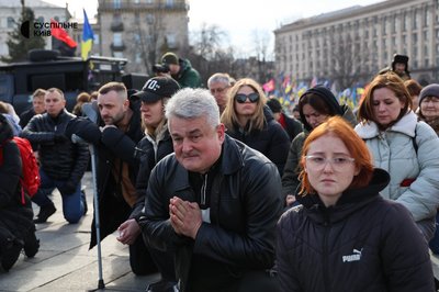 "Трагедія, яку не можна пробачити": у Києві попрощалися з загиблим на війні Василем Ратушним "Трагедія, яку не можна пробачити": у Києві попрощалися з загиблим на війні Василем Ратушним