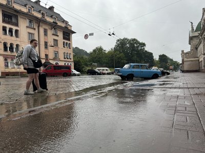 Дорога біля залізничного вокзалу у Чернівцях