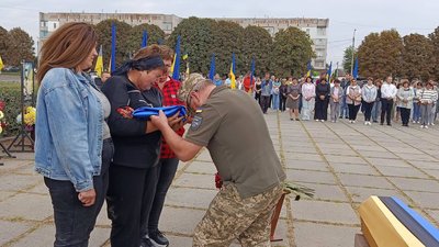 Оголосили день жалоби: на Черкащині поховали захисника Оголосили день жалоби: на Черкащині поховали захисника