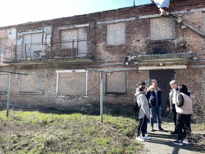 Два роки після влучання ракети у гуртожиток у Супрунівці: чому його досі не відновили Два роки після влучання ракети у гуртожиток у Супрунівці: чому його досі не відновили