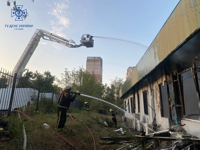 У Києві спалахнула пожежа в сервісі побутової техніки