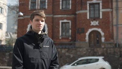 Захар Дябло, реставратор, член ГО "Брами Тернополя", вілла Вітошинських, Тернопіль, 27 квітня 2026 року Захар Дябло, реставратор, член ГО "Брами Тернополя", вілла Вітошинських, Тернопіль, 27 квітня 2026 року