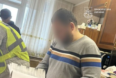 Розкрадання на закупівлі канцелярії та фарби для шкіл: у Києві судитимуть чиновницю РДА та підприємця Розкрадання на закупівлі канцелярії та фарби для шкіл: у Києві судитимуть чиновницю РДА та підприємця