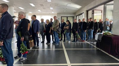 У Дніпрі попрощалися з ексзаступником міського голови Михайлом Лисенком: що про загиблого кажуть друзі та колеги У Дніпрі попрощалися з ексзаступником міського голови Михайлом Лисенком: що про загиблого кажуть друзі та колеги