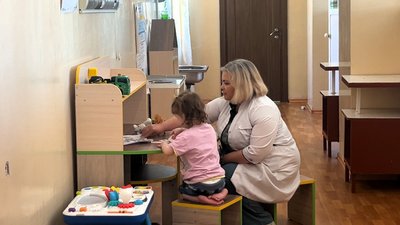 дівчинка, чий брат випав з вікна у харкові дівчинка, чий брат випав з вікна у харкові