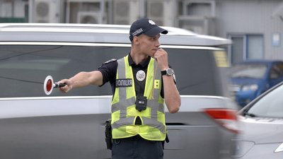 Як працюють регулювальники на перехрестях Вінниці Як працюють регулювальники на перехрестях Вінниці