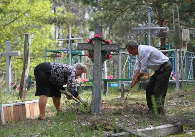 Проводки, Гробки, Могилки чи Радониця: як за століття змінилися традиції вшанування предків Проводки, Гробки, Могилки чи Радониця: як за століття змінилися традиції вшанування предків