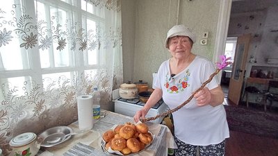 Чеські традиції на Житомирщині: 81-річна жителька Малинівки готує великодні коблиги