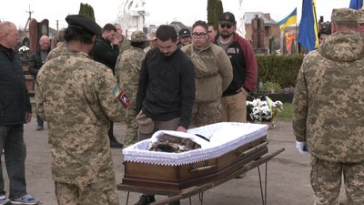 Мріяв одягнути вишиванку і навідати маму: з воїном зі Шрі-Ланки попрощалися на Рівненщині Мріяв одягнути вишиванку і навідати маму: з воїном зі Шрі-Ланки попрощалися на Рівненщині