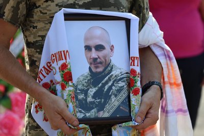 На щиті: громада Черкащини поховала захисника На щиті: громада Черкащини поховала захисника