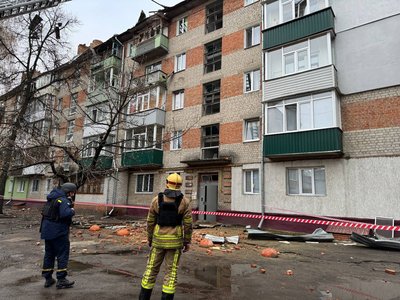 “Холодець варили, а тоді раз і вибух”: що розповідають мешканці Сум про удар по багатоповерхівці