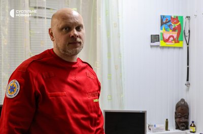 Фельдшер Сергій Єгоров після чергування бригади швидкої у Херсоні 19 листопада 2024 року Фельдшер Сергій Єгоров після чергування бригади швидкої у Херсоні 19 листопада 2024 року
