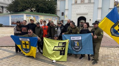 Американське подружжя пробігло від Закарпаття до Запоріжжя, щоб підтримати українців Американське подружжя пробігло від Закарпаття до Запоріжжя, щоб підтримати українців