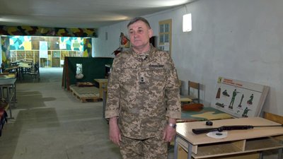 "Пішов в армію в 17, а закінчив в 60": лучанин повернувся до вчителювання після служби в ЗСУ "Пішов в армію в 17, а закінчив в 60": лучанин повернувся до вчителювання після служби в ЗСУ