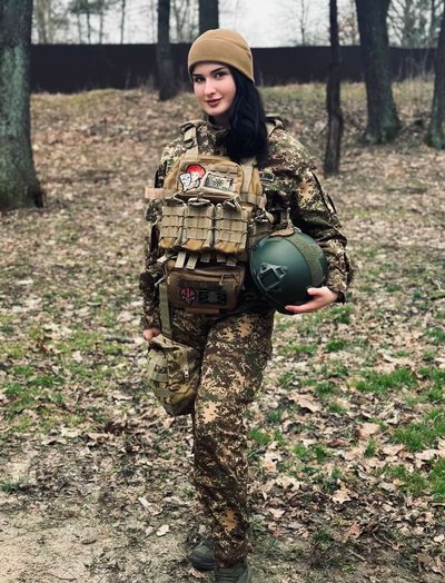 Чекала повноліття, щоб стати військовою: історія черкащанки Дарини Лишко Чекала повноліття, щоб стати військовою: історія черкащанки Дарини Лишко