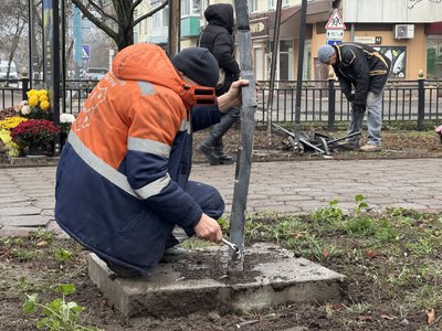 Як у Полтаві відновлюватимуть зруйновані внаслідок ДТП щити на Алеї Героїв Як у Полтаві відновлюватимуть зруйновані внаслідок ДТП щити на Алеї Героїв