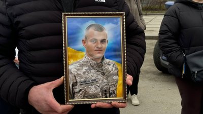У Вінниці під час хвилини мовчання вшанували пам'ять загиблого Ігоря Довганя У Вінниці під час хвилини мовчання вшанували пам'ять загиблого Ігоря Довганя