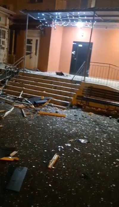 Унаслідок нічної атаки в Одесі пошкоджені будинки та інфраструктура, є постраждалі Унаслідок нічної атаки в Одесі пошкоджені будинки та інфраструктура, є постраждалі
