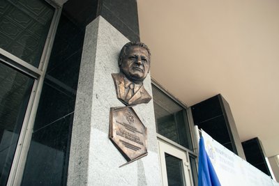 У Мукачеві відкрили меморіальну дошку педагогу Юрію Мигалині У Мукачеві відкрили меморіальну дошку педагогу Юрію Мигалині