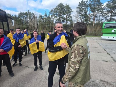 Атака БпЛА на Одесу: влучання у житлові будинки, є загиблі та поранені. Хроніка 1521-го дня війни Атака БпЛА на Одесу: влучання у житлові будинки, є загиблі та поранені. Хроніка 1521-го дня війни