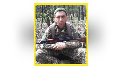 На Чернігівщині в останню путь провели п'ятьох захисників України На Чернігівщині в останню путь провели п'ятьох захисників України