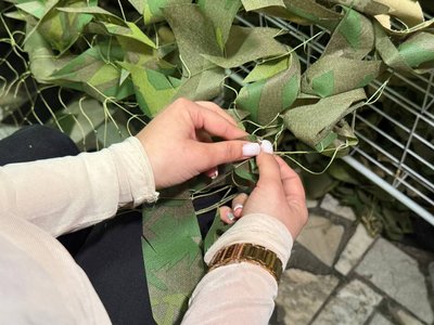 "Можливо, це збереже комусь життя": у науковій бібліотеці МДУ в’яжуть маскувальні сітки "Можливо, це збереже комусь життя": у науковій бібліотеці МДУ в’яжуть маскувальні сітки