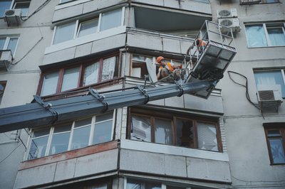 Пошкоджена через російське влучання по Харкову будівля, 7 липня 2025 року Пошкоджена через російське влучання по Харкову будівля, 7 липня 2025 року