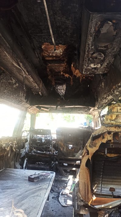 В Одесі підпалили евакуаційний автомобіль бойової медикині з Києва В Одесі підпалили евакуаційний автомобіль бойової медикині з Києва