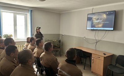 "Захистили диплом на "нарах": у Хмельницькому СІЗО двоє ув'язнених отримали диплом про вищу освіту "Захистили диплом на "нарах": у Хмельницькому СІЗО двоє ув'язнених отримали диплом про вищу освіту