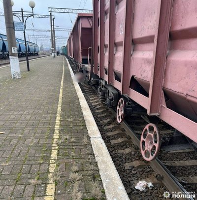 На Рівненщині жінка потрапила під потяг та загинула На Рівненщині жінка потрапила під потяг та загинула