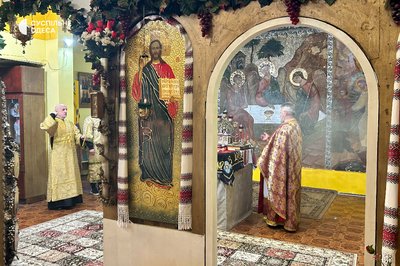 Освячення кошиків і молитви у храмі: як одесити зустріли Великдень (фото)