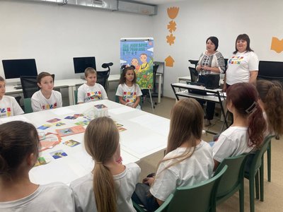 Урок в укритті в підземному центрі в Ізюмі Урок в укритті в підземному центрі в Ізюмі