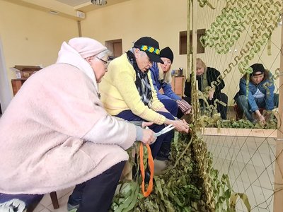 Сім валіз допомоги: волонтерки з США привезли до Житомира швейні машинки та тканини Сім валіз допомоги: волонтерки з США привезли до Житомира швейні машинки та тканини