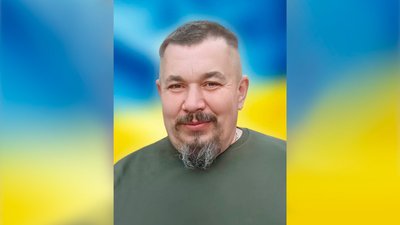 На Чернігівщині попрощалися з трьома військовими ЗСУ, які загинули захищаючи Україну На Чернігівщині попрощалися з трьома військовими ЗСУ, які загинули захищаючи Україну
