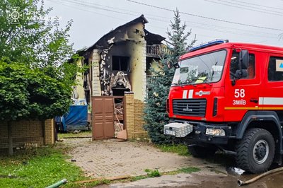 У Балаклії сталися пожежі після атаки російських дронів, 3 серпня 2025 року